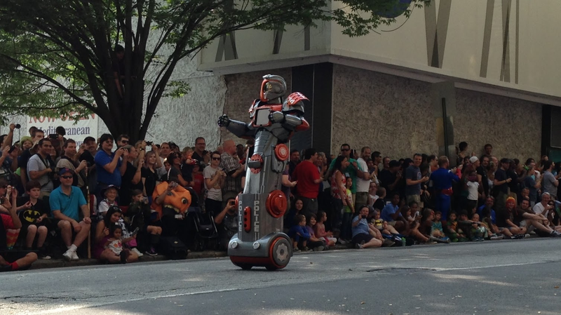 Illustration for article titled Vehicles Of The 2013 DragonCon Parade - Photo Dump